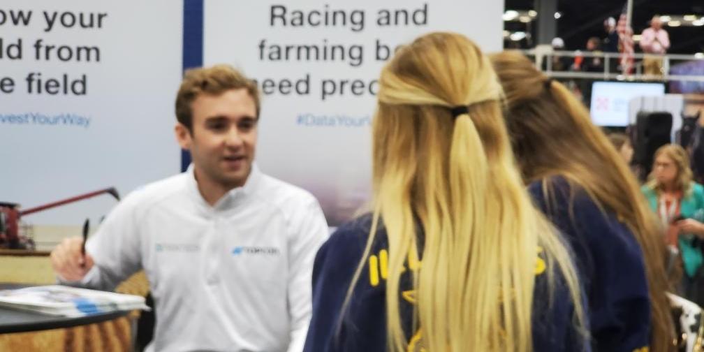 topconag's tweet photo. Students meet our @IndyPro2000 driver @jamesroe10 at the @NationalFFA convention🏎  #FFA21 #FFAAlumni #DataYourWay 
https://t.co/l5zdiYNSMj https://t.co/j0Ts29ePuA