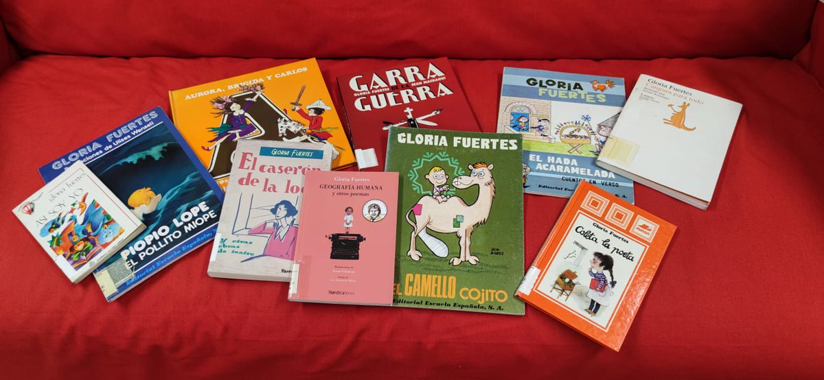 total_Wert's tweet photo. Auswahl von Büchern spanischer Dichter aus der #BibliotecaGonzaloRojas, mit denen wir an den Zielen der #Agenda2030 arbeiten werden.
#TotalDigital #TotalWert #KulturmachtStark #Octubre2021 #GerhardRohlfsOberschule #InstitutoCervantesBremen #HochschuleBremen https://t.co/Jf7LU2Tpsl