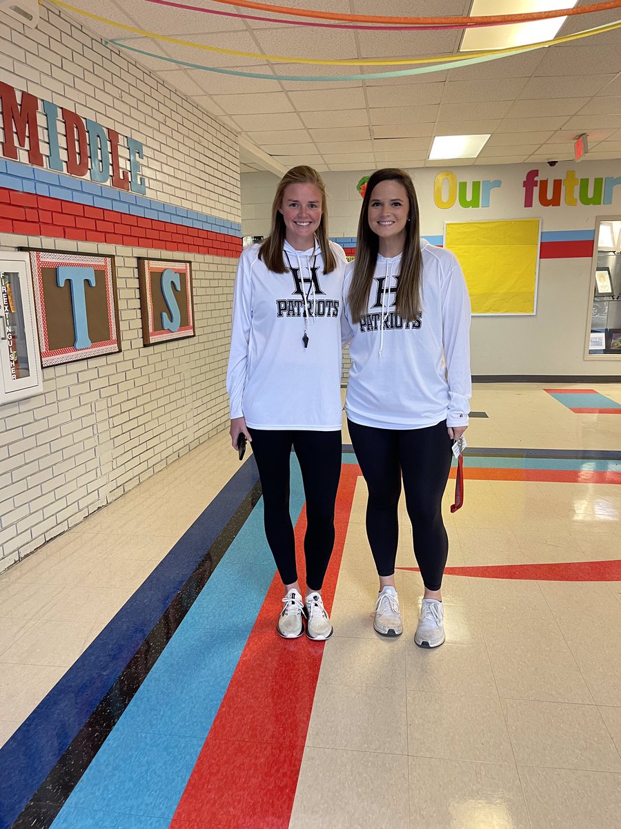 HcmsSecretary's tweet photo. Twin Day at The Crest on the Hill #hillcrestmspats https://t.co/W16tSTArAb