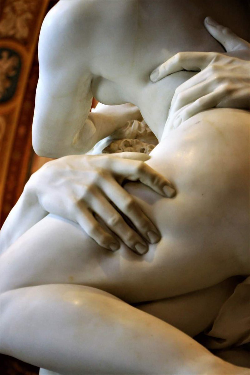 ottavaldez's tweet photo. Los dedos de Pluton hundiéndose en las carnes de Proserpina - escultura "El Rapto de Proserpina" by Gian Lorenzo Bernini en La Galería Borghese - Roma https://t.co/tyjv98YDyw
