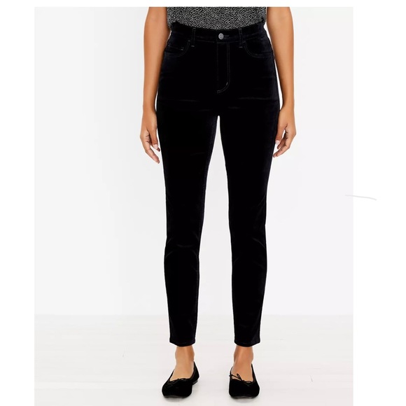 oblivionbliss23's tweet photo. So good I had to share! Check out all the items I'm loving on @Poshmarkapp #poshmark #fashion #style #shopmycloset #tahari #anntaylor #loft: https://t.co/xi0sgJjjdu https://t.co/qesq9urdsK