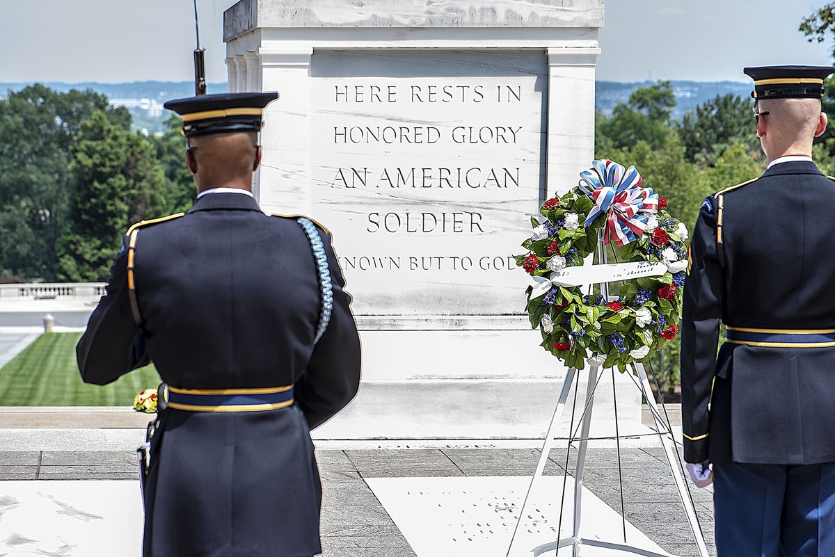 firstdivmuseum's tweet photo. Leading up to the centennial of "Tomb of the Unknown Soldier" on November 11, join us and bestselling author @combathistorian for a virtual Date with History next Thursday, November 4. Details: https://t.co/IyjbOkqe2a
#FDMuseum#cantignypark#lecture#WWI#wednesdaywisdom https://t.co/F9YM39oD8l