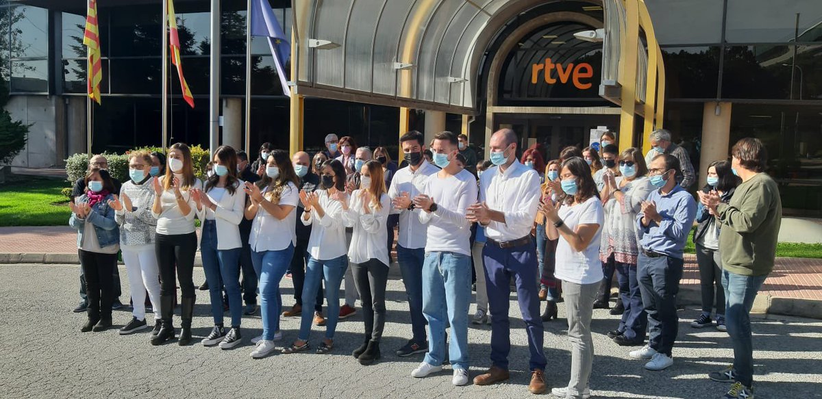idomjara's tweet photo. Interinos de #Rtvecatalunya nos vestimos de blanco para pedir el fin de #temporalidad en contratación.

@interinosRTVE_ #65AñosDeTVE https://t.co/eZc9UrXlf3