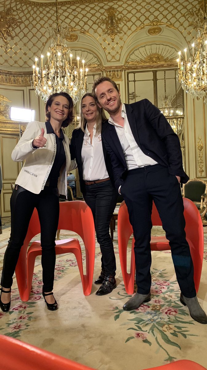 MichaelaMerk's tweet photo. A 23h je prends place sur le fauteuil rouge de l’émission #Complementdenquete sur @France2tv pour répondre aux question de @tristanwaleckx a l’issu d’un documentaire sur le succès et la chute de Ladurée. #luxe #luxury #television https://t.co/JIgHilCMtL