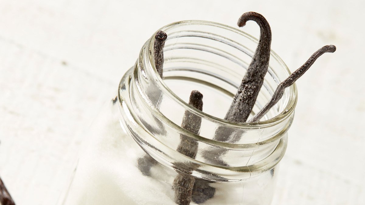 _LAFAZA's tweet photo. Make your own vanilla sugar! Simply slice vanilla beans in half, scrape the seeds, submerge the seeds and pods in sugar (it's best to do this in an airtight container) and you're done! Wait 1–2 weeks before using for optimal flavor! 
#lafaza #flavorwithanimpact #vanillasugar https://t.co/nIYt5LUeb4