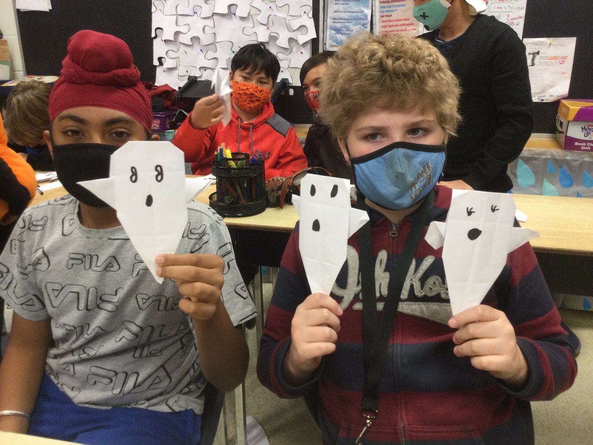 waltonsclass's tweet photo. Here are the origami art project taught by a student that created a blog & took initiative to lead project from start to finish. Great leadership & #grit @WestwoodUGDSB @ugdsb @UGExperiential more Ss led lessons coming soon #constuctivismclassroom #ssvoice #engagement https://t.co/sFUqD0zsVk