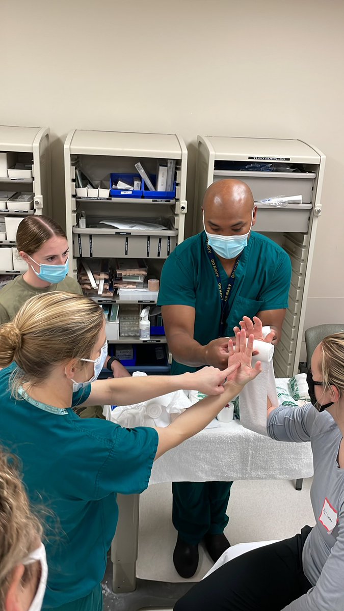 WalterReedOrtho's tweet photo. #thesegirlsareonfire 🔥 

We had such a pleasure hosting our @PerryInitiative event last night! 

Med students from @HowardU @GWSMHS @HopkinsMedicine @USUhealthsci learned about IM nails, splinting/casting, and how to place an ex-fix! 💪 

#ladypods #perryinitiative #milortho https://t.co/u1Mjs56gYi