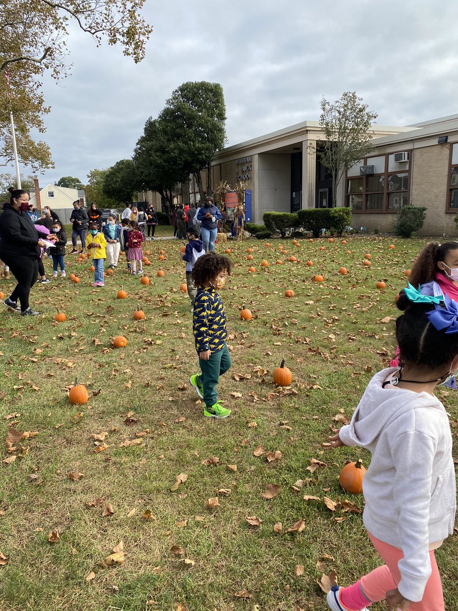 Thank you WLB PTA for our pumpkins! We had so much fun at the pumpkin patch! 😊<a href="/ValleyStreamWLB/">William L. Buck School</a> <a href="/MrsGaddy1/">Mrs. Gaddy 💕💚</a> #LookForTheAwesome