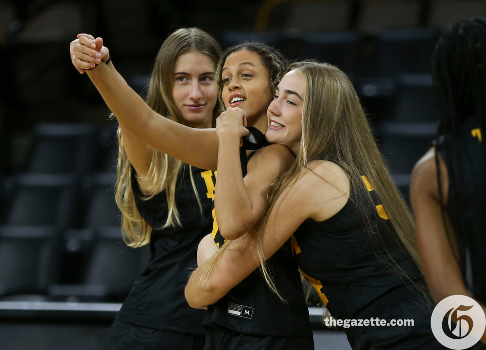 Lots of energy and a few shenanigans at media day for Iowa #Hawkeyes women’s basketball. Photos: thegazette.com/sports/photos-… <a href="/gazettedotcom/">The Gazette</a> <a href="/jtlinder/">Jeff Linder</a>