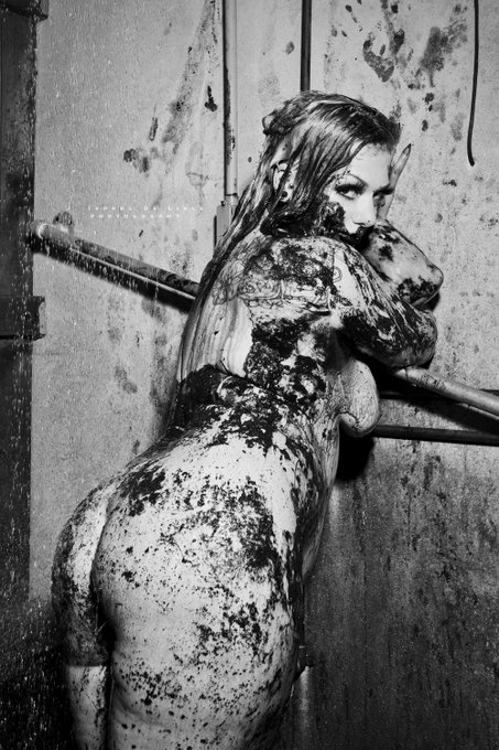 🐚 WET 🐚  I drowned Her gentle curves With dreams unsaid and final words  Photographer @jisobeldelisle<a href="/tag/mvsales"class="tags"><span>#mvsales</span></a>