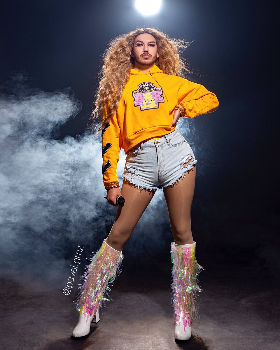 Pavel2G's tweet photo. I’m @Beyonce for halloween 2021! 🐝🐝🐝🐝 happy halloween everybody! Show me your costumes!🎃👻 #beyonce #coachella #halloween #halloweencostume https://t.co/65sEglSJOk