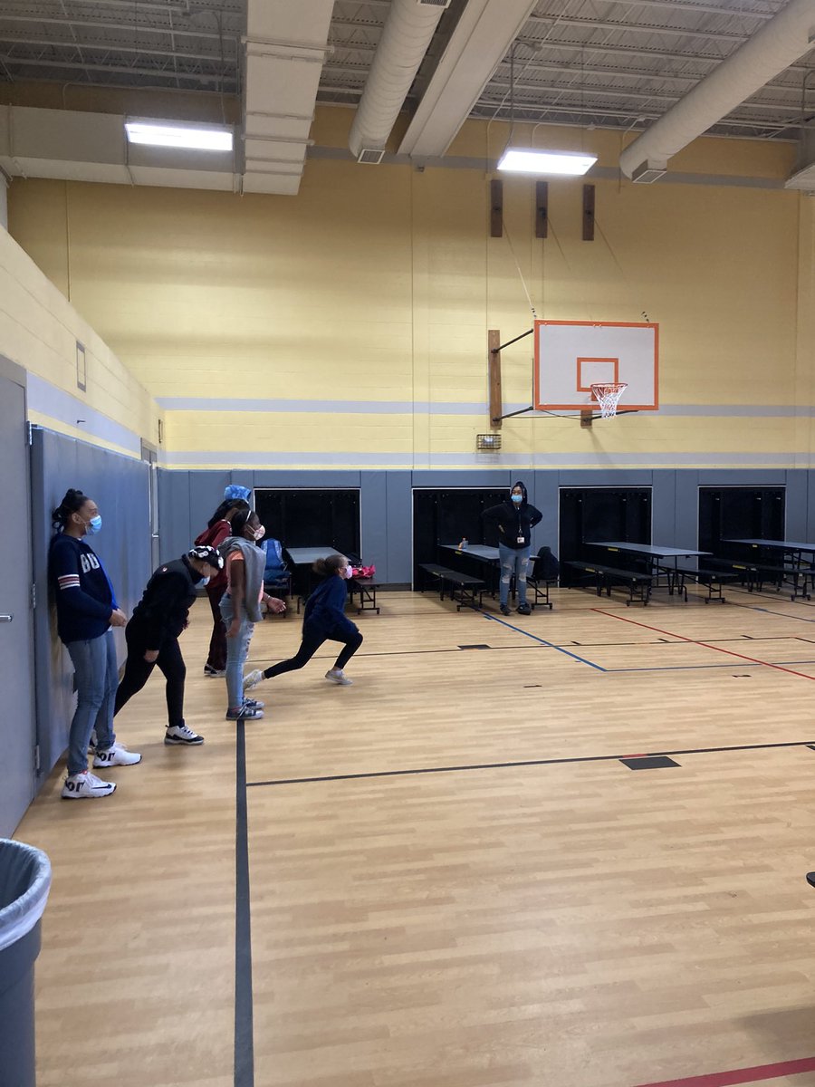 LOA <a href="/OneidaSCSD/">Oneida Middle School</a> engaged in activities that includes STEM, Physical Fitness and writing. <a href="/Ms_DodYAY/">Ms. DodYAY</a> @sswithmaurice <a href="/NYSYouthSuccess/">Network4YouthSuccess</a> #LightsOnAfterschool #HelpKidsRecover