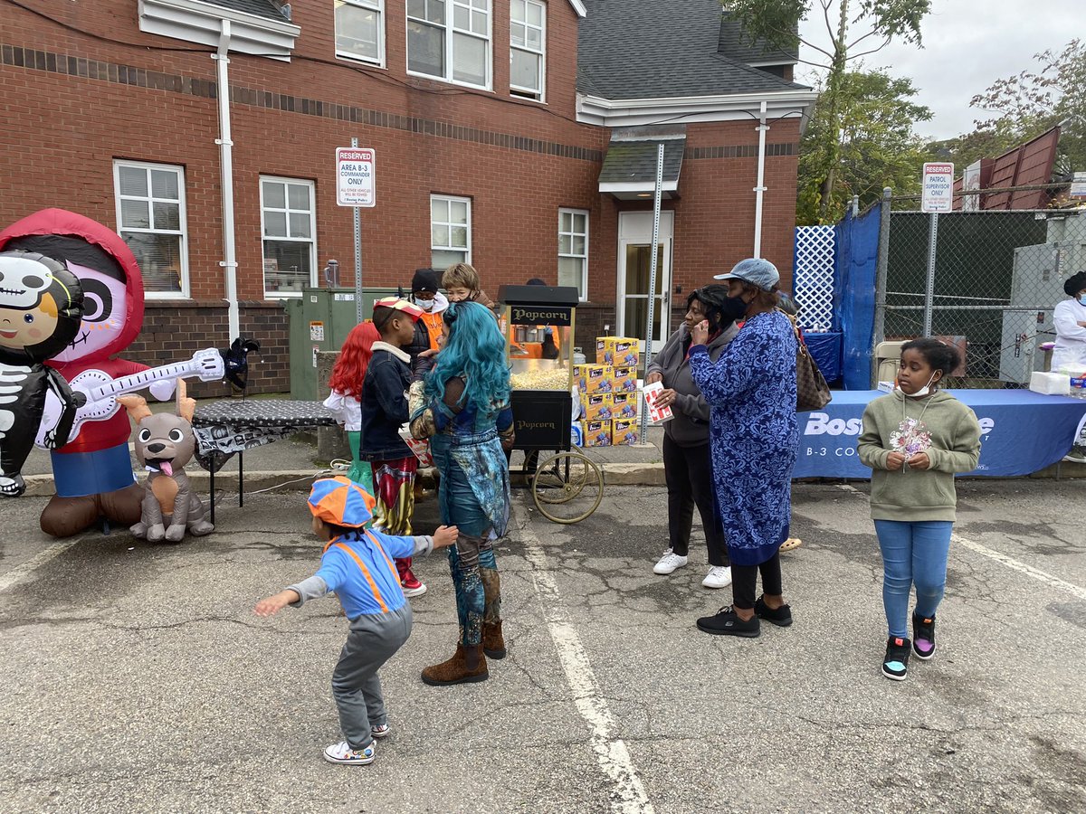 ONS_Mattapan's tweet photo. Here at the District B-3 Halloween kids party at 1165 Blue Hill Ave. Happy to be here with the amazing B-3 staff and Neighbors!
Open from 4PM-8PM! https://t.co/SPhtiJJAOG