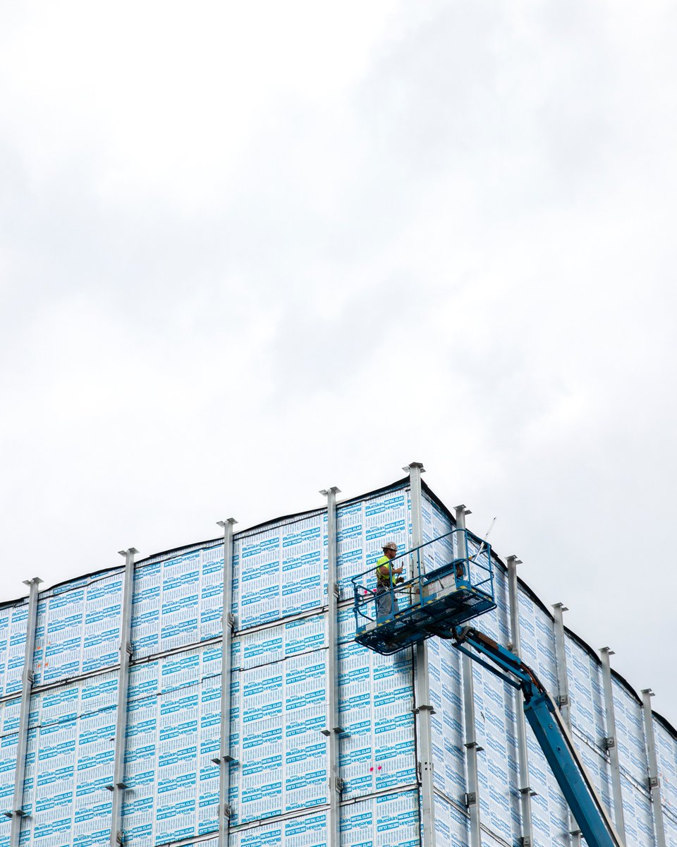 Even a year and a half away from completion, Brown’s under-construction Performing Arts Center already defies convention. 👇A short 🧵 of 📸 by Nick Dentamaro