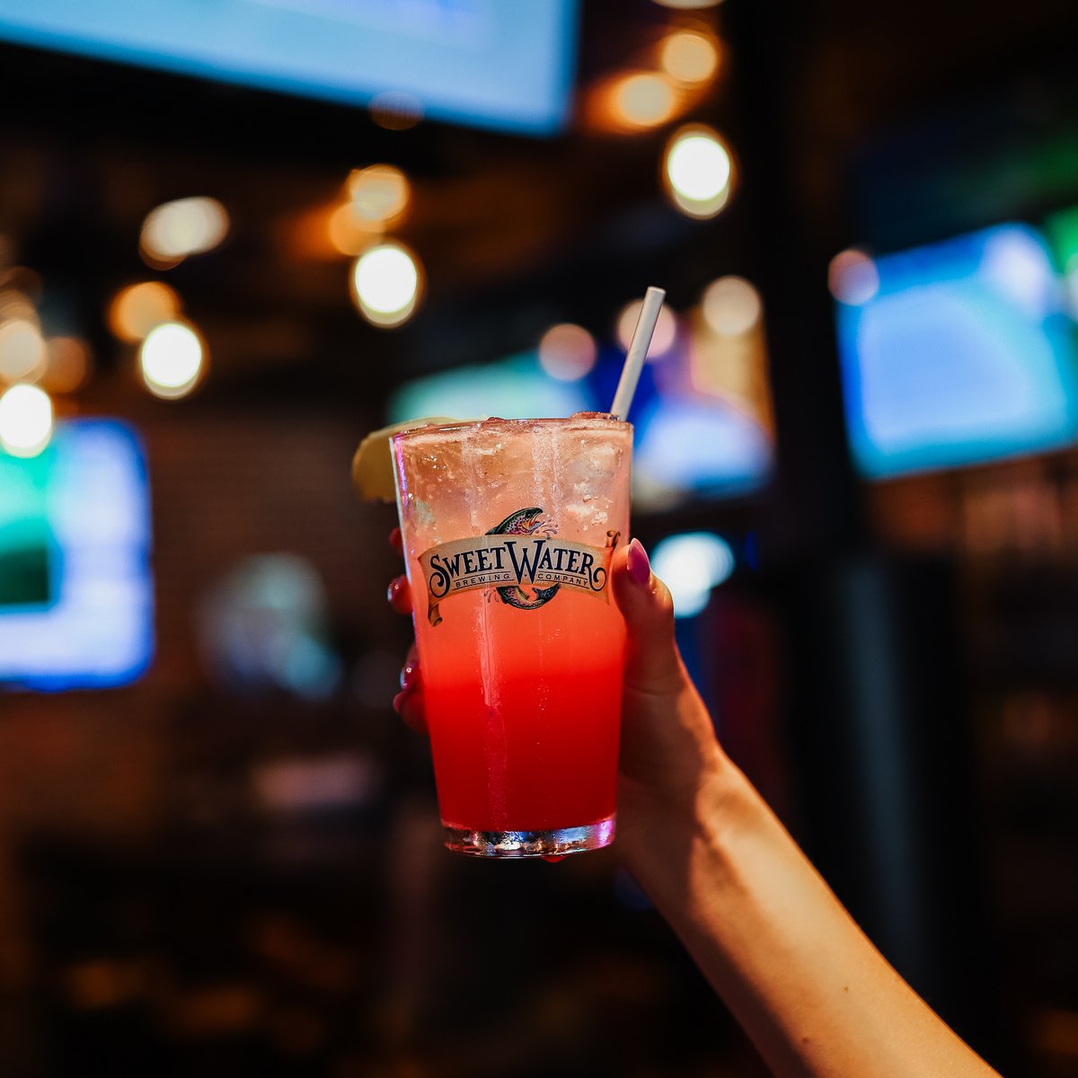 rosatisatl's tweet photo. Quick vibe check — fruity drinks under the lights. 🤩 Stop by the restaurant to take advantage of our #ThirstyThursday deals! We'll see you at the bar. 👋🏼🍹 #RosatisATL https://t.co/1qljki4heo