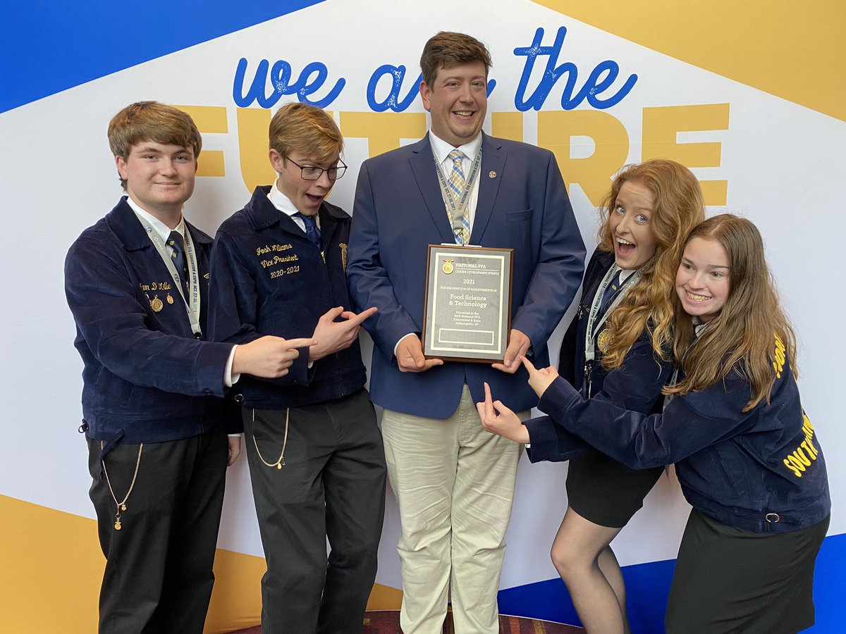 shelbybireley's tweet photo. Congratulations to the @sjhs_ffa Food Science Team for their 7th place finish here at the National FFA Convention! 

Josh &amp; Kara were Silver Finalists, Morgan was a Gold Finalist &amp; Adam has placed in the top 10 individually. Official placing to be announced tonight! @SJHSTrojans https://t.co/NSIti5j1Px