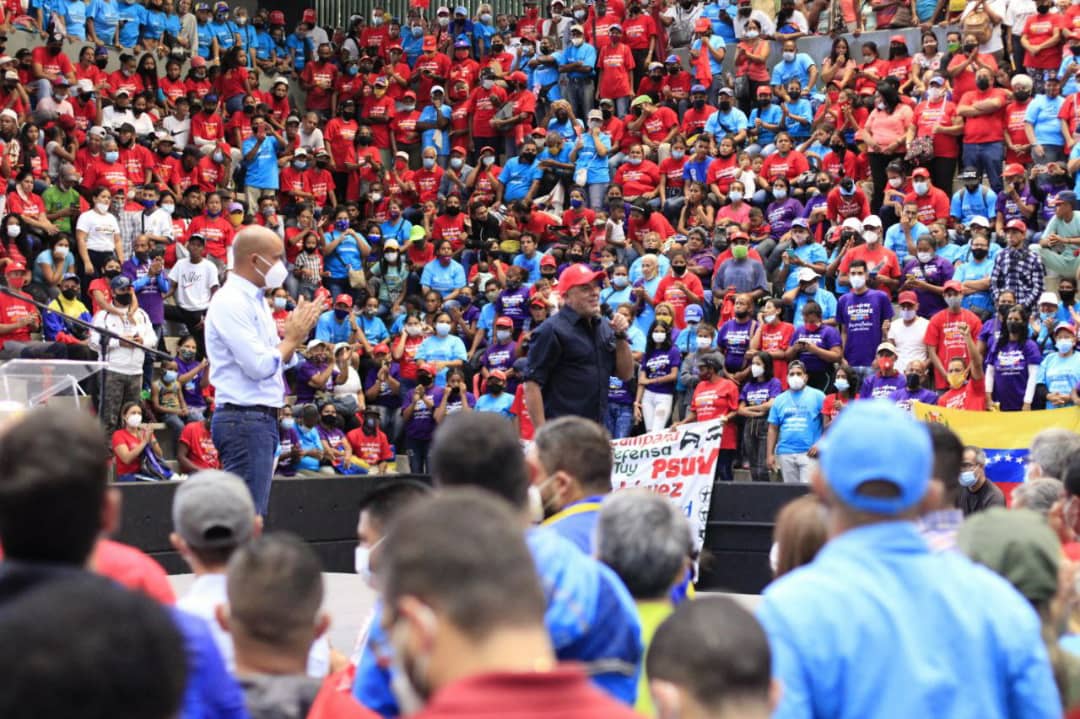 HectoRodriguez's tweet photo. #Miranda estamos listos para seguir luchando juntos. Vamos a mejorar los servicios públicos, mantener la paz, fortalecer los programas sociales y apoyar el emprendimiento para la recuperación de la prosperidad y el bienestar de todas las familias. ¡Estoy comprometido con ustedes! https://t.co/O0T1TSvI9u