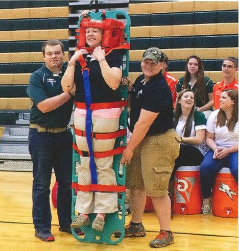 KR_History_Club's tweet photo. Winter 2014-15
Student trainers Bobby Hix and Jason Means have a little fun at Coach Swick's expense.  KR Trainers are the unsung heroes of our athletic teams.  Hix will go on to earn M.V.P.
@KRHS_SportsMed
@kettlerunsports
@KettleRunCheer 
@KettleRunFB https://t.co/ezD8mZrJdS