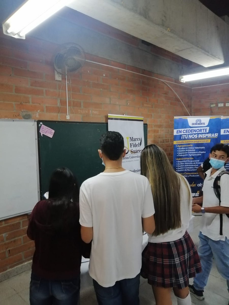 iumafis's tweet photo. En la tarde de hoy @iumafis en la feria universitaria de la I.E Juan de la Cruz Posada de Medellín, orientando a sus bachilleres 2021 en su elección profesional. https://t.co/6plIVUcTai