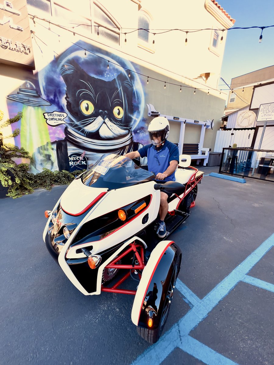 arcimoto's tweet photo. Greetings Earthlings, meet the Roadster! https://t.co/KfxOLYq4My