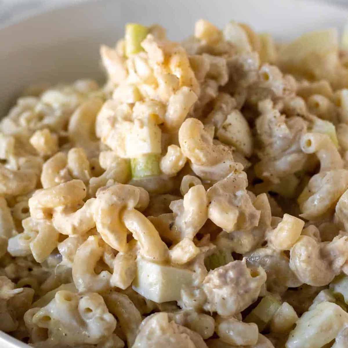 NEW RECIPE!⭐️Tuna Macaroni Salad! Simple, comforting, and so easy to make. Get the #TunaMacaroniSalad recipe at thehungrybluebird.com/tuna-macaroni-…  #tunapastasalad #tunamacaronisaladwithmayonnaise