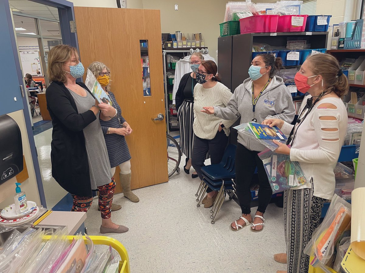 First grade teachers took a field trip to the book room to pick out their pre and post assessment texts. They were purposeful in their collaboration when identifying texts that supported the essential standards they identified. <a href="/fairviewesfcps/">FairviewFalcons-FCPS</a> 👌🏼