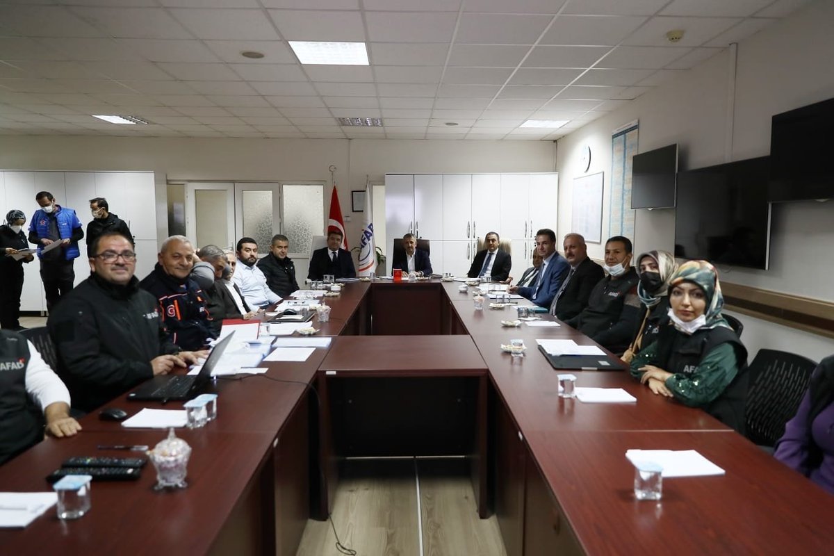 AFAD_Erzurum's tweet photo. Başkanımız Sn Vali Yunus Sezer, beraberinde Valimiz  Sn Okay Memiş ile  kurumumuzu ziyaret ederek ilimizde yürütülen çalışmalar hakkında bilgi aldılar.
@AFADBaskanlik @S_Karsli25 @yavuzkaya1965 https://t.co/JXji9rkna9