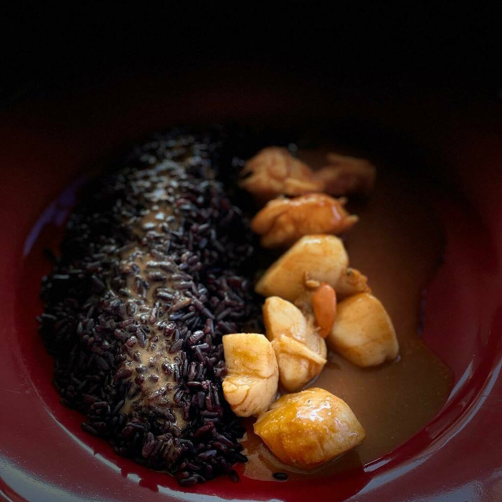 magixsn's tweet image. #atable #coquillessaintjacques flambées #bisquedehomard &amp;amp; #riznoir #venere  #gallo magiciens.fr instagr.am/p/CVlW-pMqKS9/