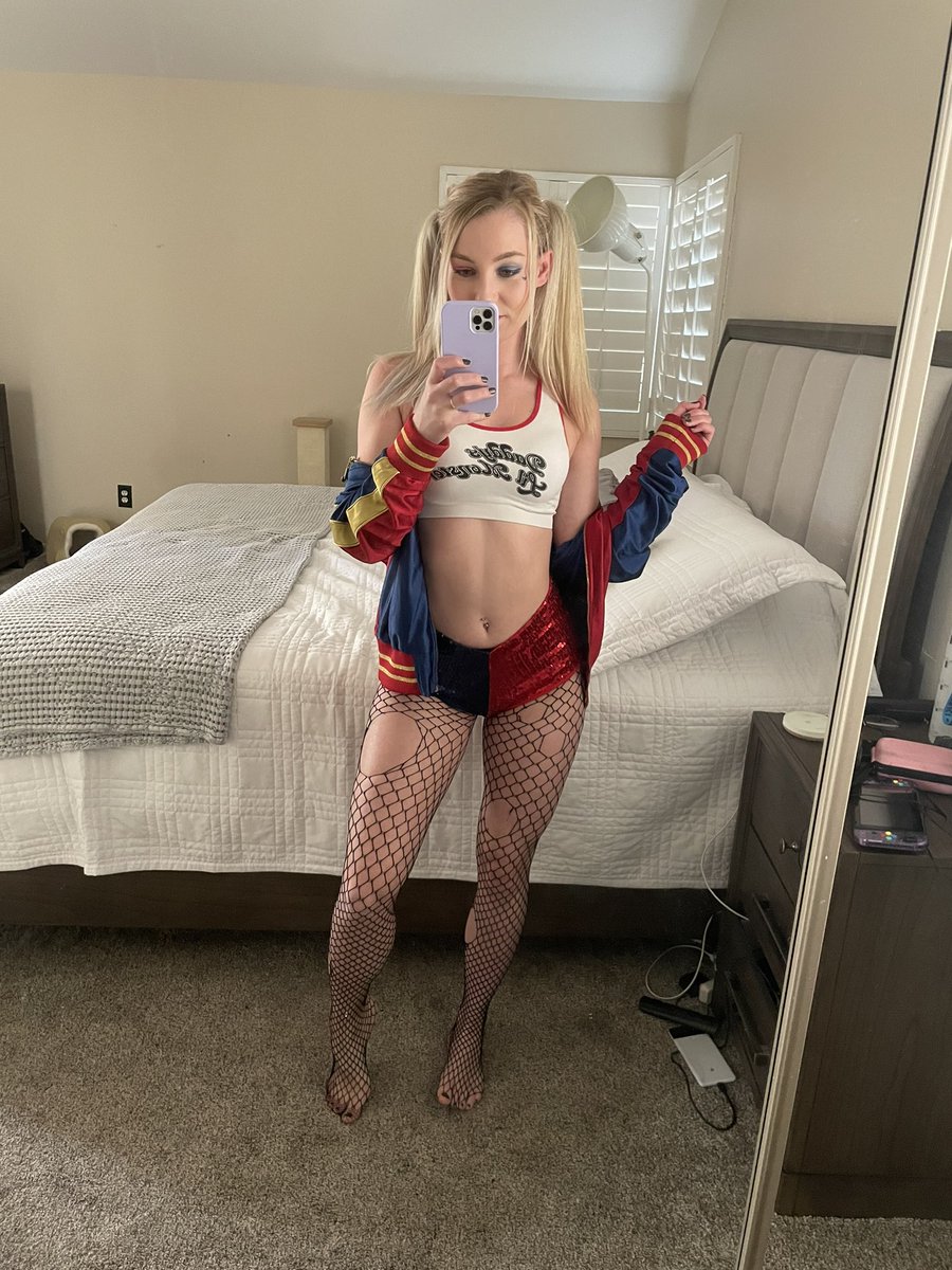 Harley Quinn 🃏twitch.tv/stpeach