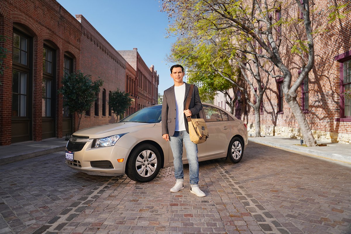 USAA's tweet photo. When you see yellow, do you stop to smell the roses? You could be a #SafePilot. Learn more at https://t.co/nuVhj5awhI. https://t.co/x2p1RI85TC