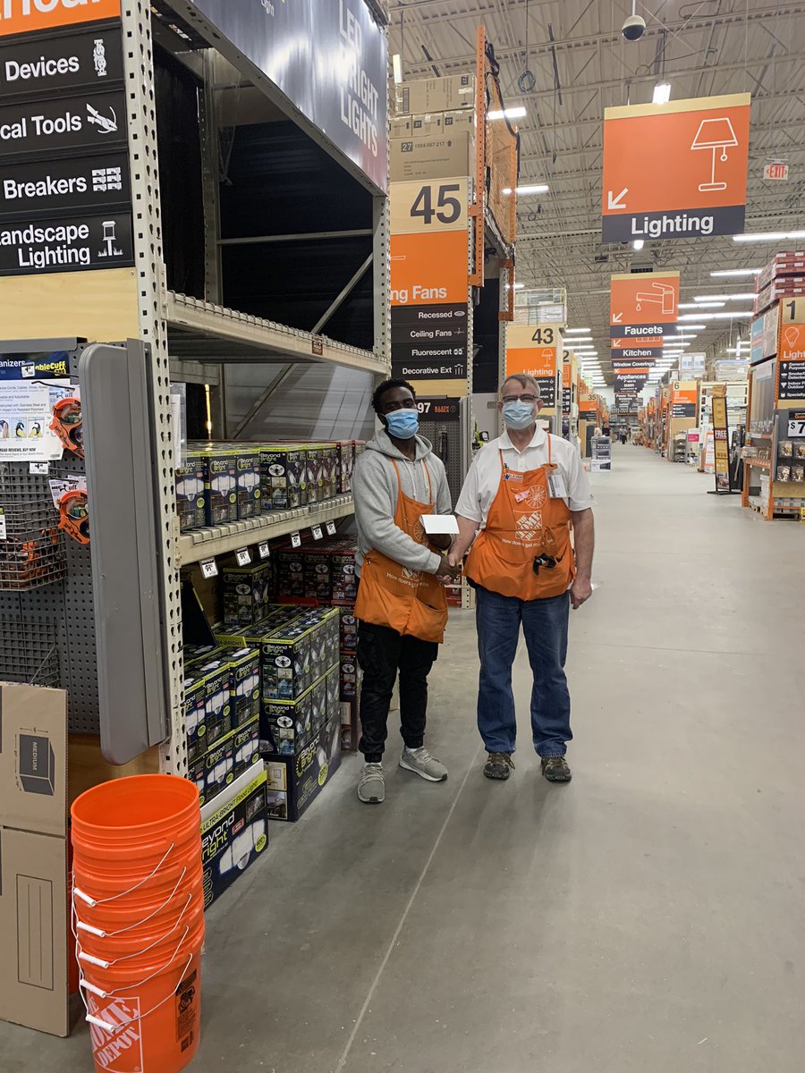 Congratulations 🎊🎈🎉 goes out to our D27 Associate -Israel for “Doing the Right” - Keep up all the great work!!!