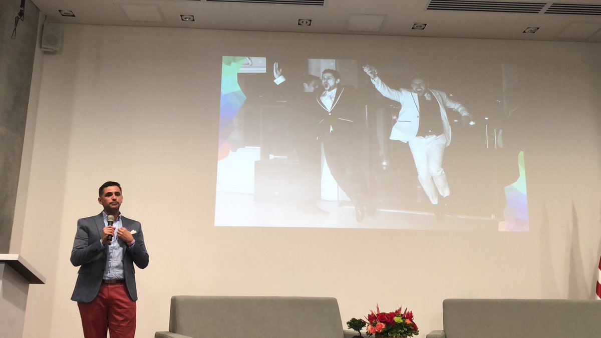 SoyHomosensual's tweet photo. . @DiegoTomasino, autor de 'Come Out! Las empresas también tienen que salir del clóset' nos cuenta la historia de cómo inició su camino fomentando la diversidad e inclusión LGBT+ 🏳️‍🌈🥰🏳️‍⚧️ 

Uno detonante fue una publicación de una foto de su boda. ❤️ Pídelo en Amazon.

#WeTrade2021 https://t.co/2dLh4edNzZ