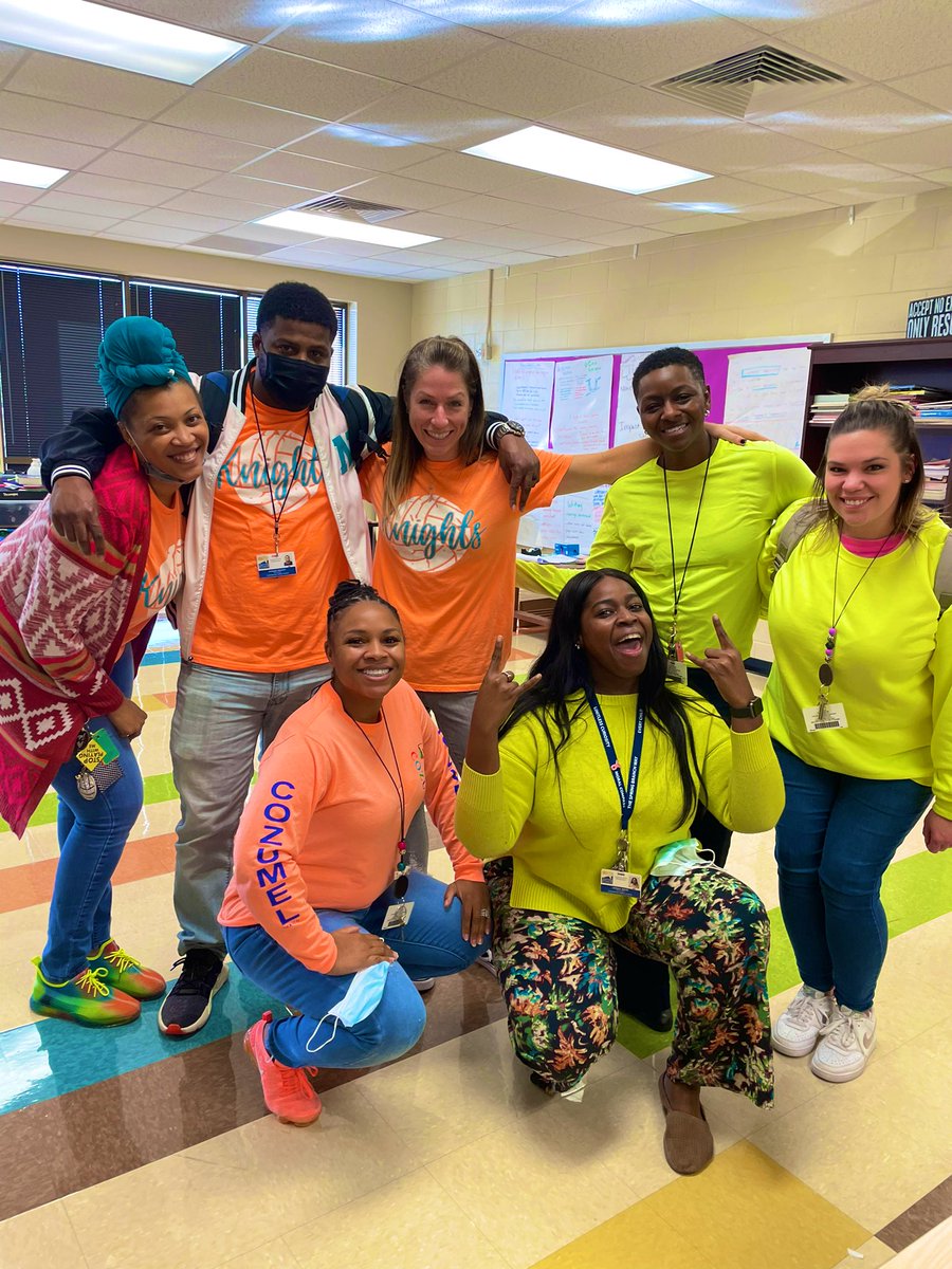 HeyyMissWilson's tweet photo. The future is πbrightπfor this dream team because we choose to be drug free!!! βπ#RedRibbonWeek #mathpeeps #SBISDProud @redribbonweek https://t.co/EMxWMmJTLE