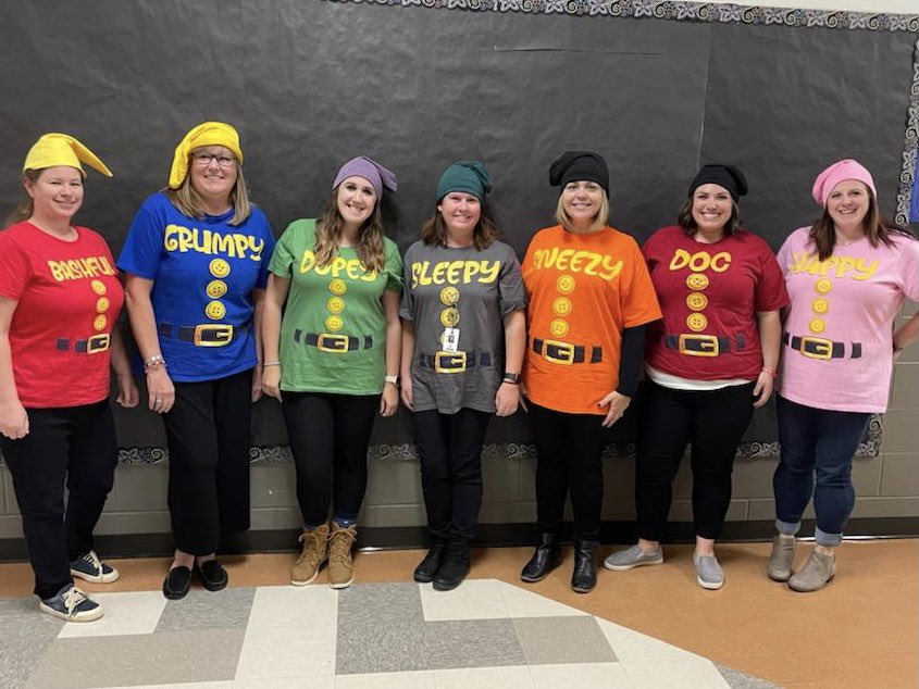 OtsegoGrade2's tweet photo. Hi-ho, hi-ho, it’s off to Trick-or-Treat we go! #OtsegoKnights https://t.co/xkCYD1hoQc