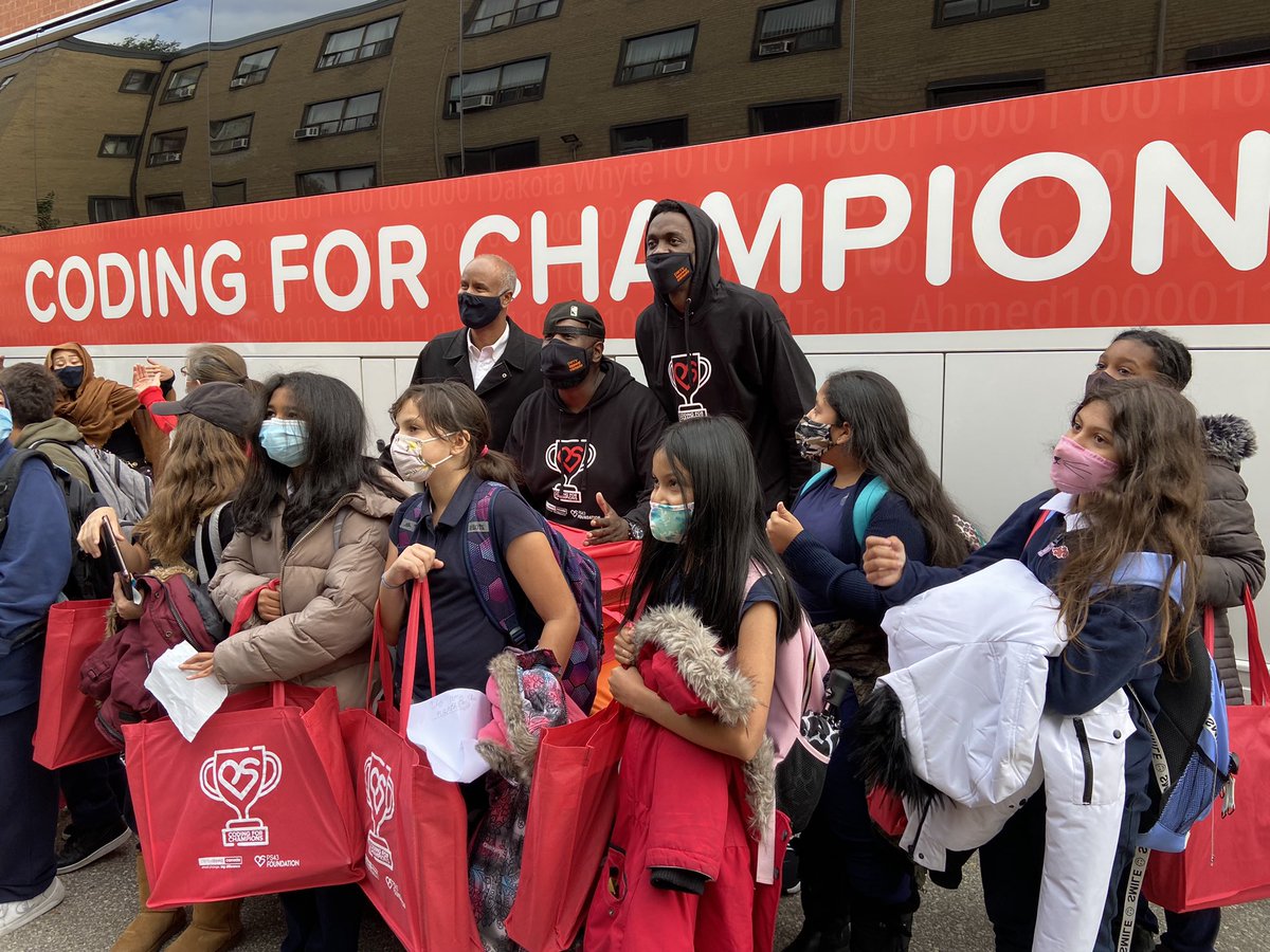 LindsayDunnTV's tweet photo. .@pskills43 foundation donated 150 laptops to students today so they can participate in a 10 week coding program & learn essentials coding skills.They also get to keep the laptop after the program.This donation is worth $100,000. #PS43Foundation @Raptors @CityNewsTO #WeTheNorth https://t.co/wwOmVUnU9r