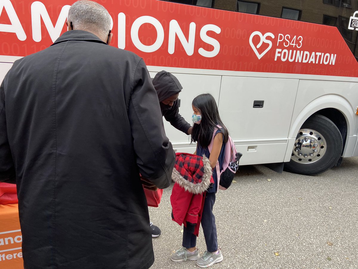 LindsayDunnTV's tweet photo. .@pskills43 foundation donated 150 laptops to students today so they can participate in a 10 week coding program & learn essentials coding skills.They also get to keep the laptop after the program.This donation is worth $100,000. #PS43Foundation @Raptors @CityNewsTO #WeTheNorth https://t.co/wwOmVUnU9r