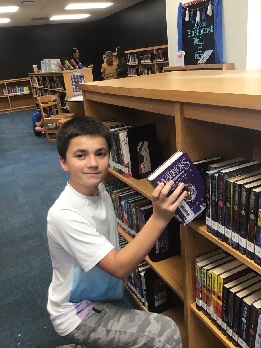mmscardslibrary's tweet photo. Sixth Grader, Levi Caramanna came to the library this morning before school to help shelve books. His helping hand and bright smile was greatly appreciated! Thank you, Levi!  #livetheINSPIREDlife @mmscardslibrary @MMSCardinals https://t.co/WTLPpuN2LI