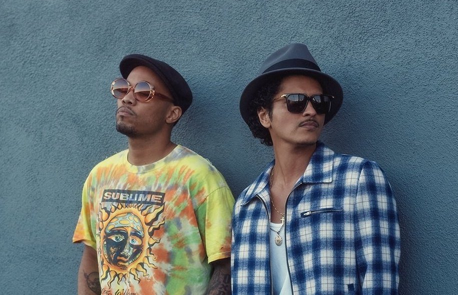 lets_just_kiss_'s tweet photo. I vote for #LeaveTheDoorOpen for #TheCollaborationSong of #PCAs https://t.co/TmGWs5ArzV