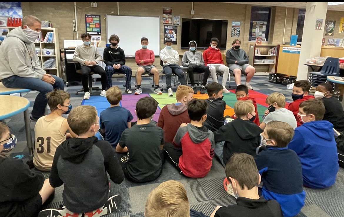 Thanks <a href="/AVHSAthletics/">AVHS Athletics</a> for bringing former WV Bulldog football players to talk to our Guys Read Book Club this morning! <a href="/ISD196schools/">DISTRICT 196-ʀᴏsᴇᴍᴏᴜɴᴛ-ᴀᴘᴘʟᴇ ᴠᴀʟʟᴇʏ-ᴇᴀɢᴀɴ sᴄʜᴏᴏʟs</a> #footballhero