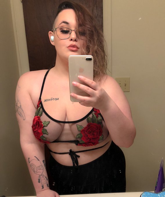 I know you want me, and I know how hard it gets you knowing you can&rsquo;t have me.  #findom #BDSMDom #findomgodess<a href="/tag/findom"class="tags"><span>#findom</span></a><a href="/tag/paypig"class="tags"><span>#paypig</span></a><a href="/tag/findomgodess"class="tags"><span>#findomgodess</span></a><a href="/tag/buyingcontent"class="tags"><span>#buyingcontent</span></a><a href="/tag/bdsmdom"class="tags"><span>#bdsmdom</span></a>