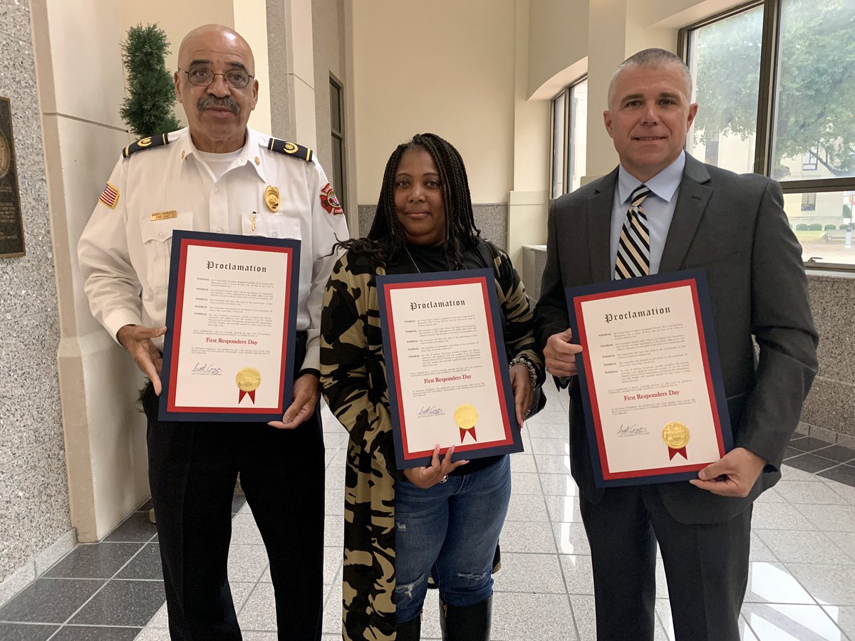 CityofJacksonTN's tweet image. Today, @MayorConger presented a #NationalFirstRespondersDay proclamation to our #JacksonTN Central Dispatch, @JacksonTNPolice and @JacksonTNFire. Thank you for your service to our citizens!
