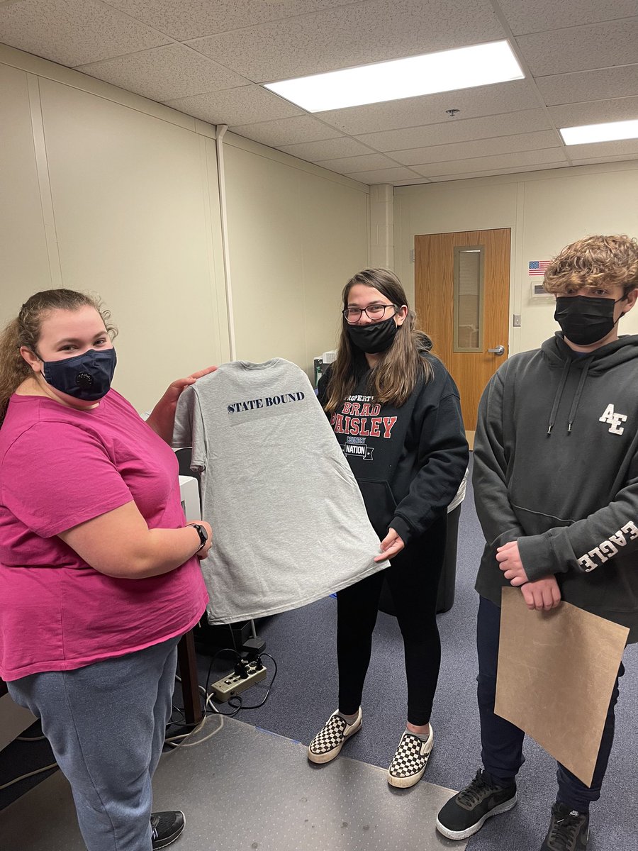 wetzelcs's tweet photo. Mrs. Hale’s Simulated Workplace students at Magnolia High School making t-shirts for the Cross Country Team headed for state. #simulatedworkplace #learning #business #Wetzelcs https://t.co/mKfsHv6vry