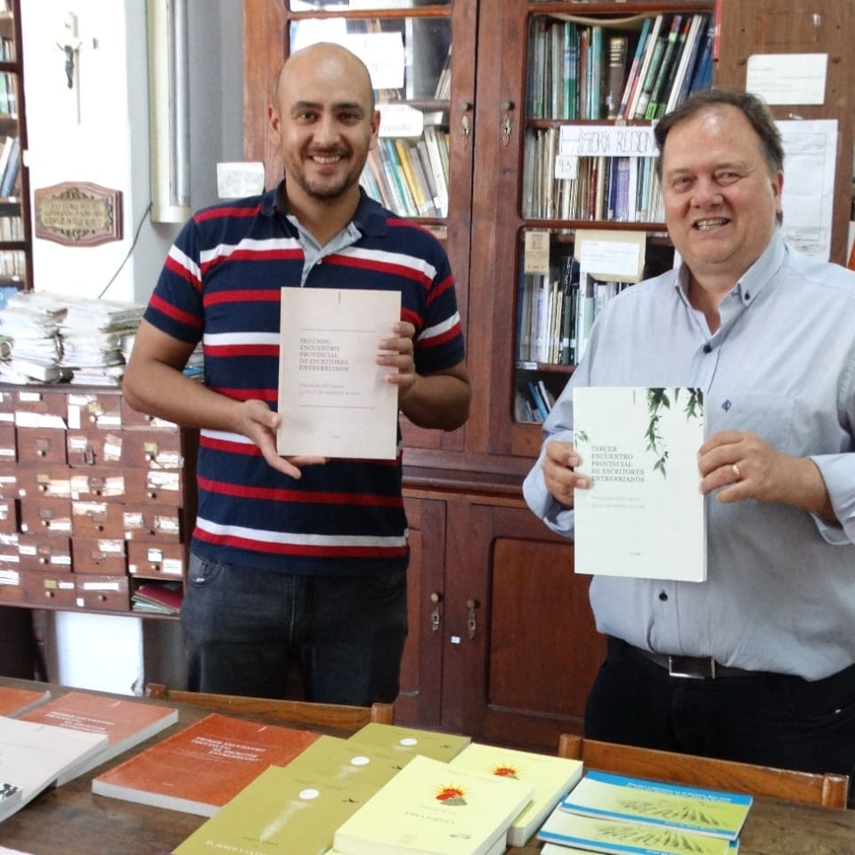 EDUNER - Libros para conocer tweet media