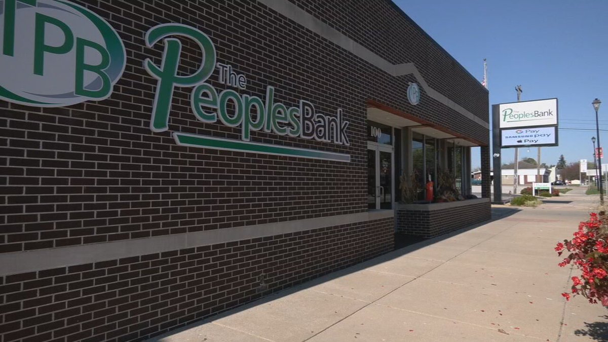 chrissutter's tweet photo. 🤗SWEET STORY ALERT: These identical twins grew up together, and worked together for decades. They're also retiring together.
The sweet way co-workers at their bank branch sent them off, on Friday at 11:30am and 5pm on @WDRBNews
#setthedvr #wdrbpositive https://t.co/8d6wVr4rTB