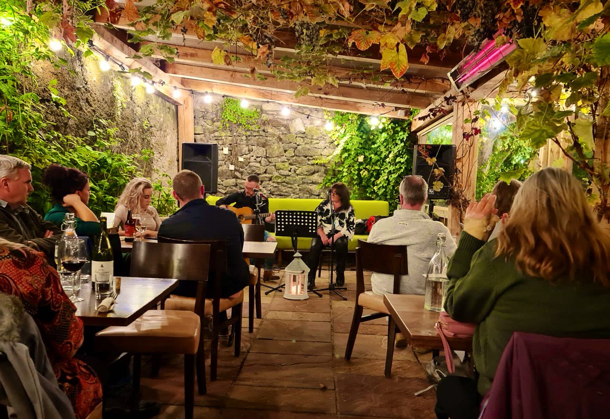 Gigs in a Garden Room <a href="/Sagemidleton/">Sage Restaurant</a> #PetLove #vines #Autum #lifeoutsidethekitchen
