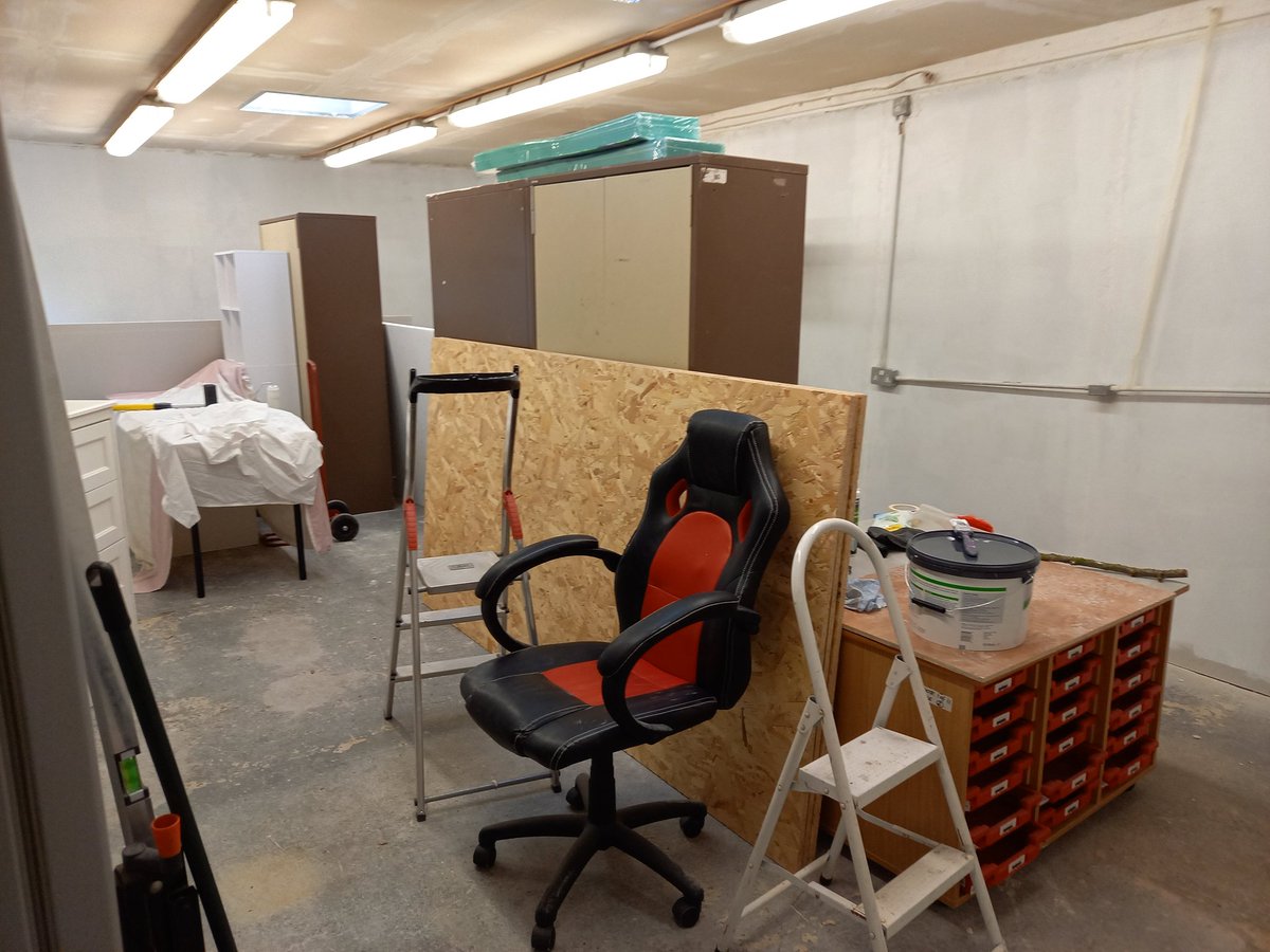 GMDOnline's tweet image. Second coat of paint completed ... first batch of machines ordered . . I&apos;m wrecked! Looks a mess at the mo but I have to get this project finished before Monday! Arghh...
#RPGPrinting #GamePrinting #CoreRPG #TTRPGs #games #boardgames #art #comicbooks