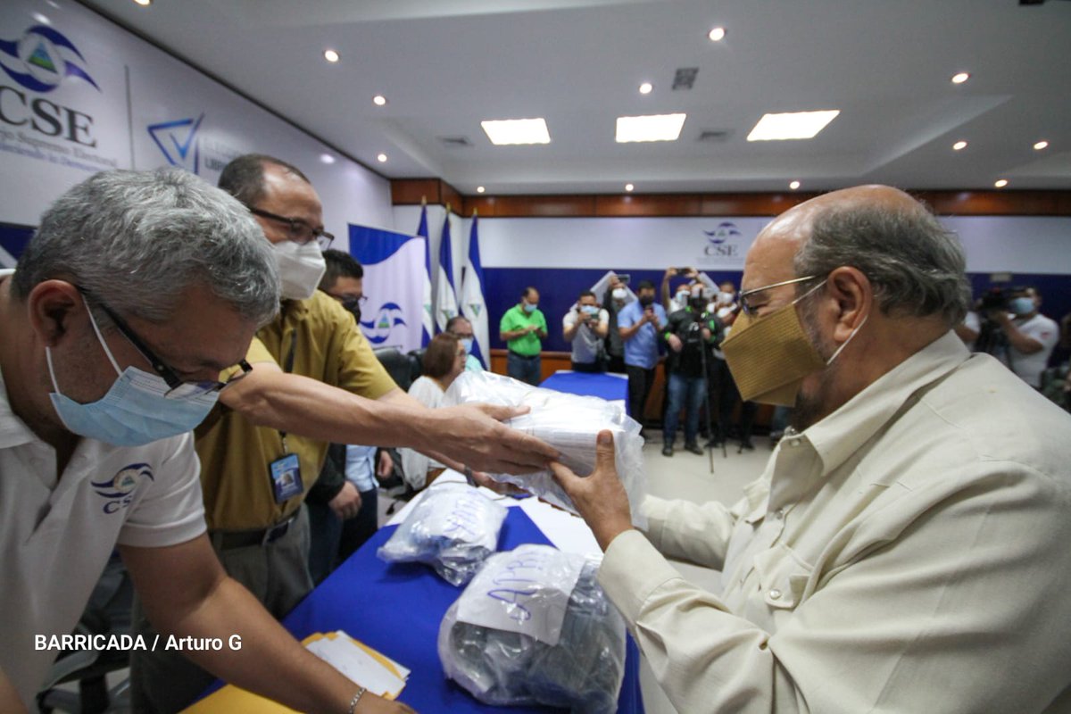 LaMilpaRev's tweet photo. ❗Consejo Supremo Electoral entrega credenciales de fiscales de Juntas Receptoras de Votos

#28Oct 
#Nicaragua
#Daniel2021 https://t.co/cTss1G8ZNW