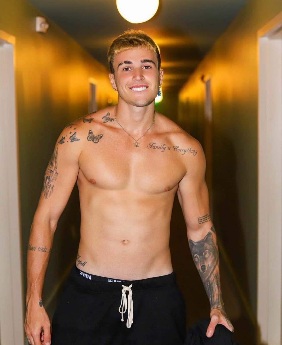 Jhonnjhonn117's tweet photo. Dono do meu corpo #alex #mapeli #gostoso #machoAlpha https://t.co/HuH3Ued4wr