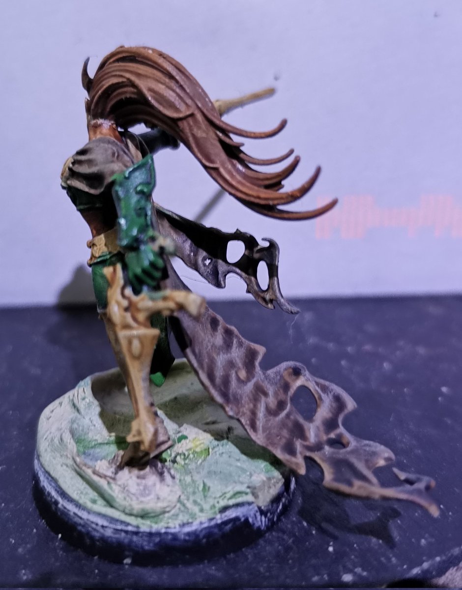198of505's tweet photo. 2 of the replacements #40k #warhammer40k #aeldar #Harlequins that I'm working on.
I really thought I'd like the cowled guy out of these 2 as that was my main aim when I bought the box, but I've found I much prefer the the leather Cape one.
#WarhammerCommunity #Warmongers https://t.co/NGuHSjPGFl