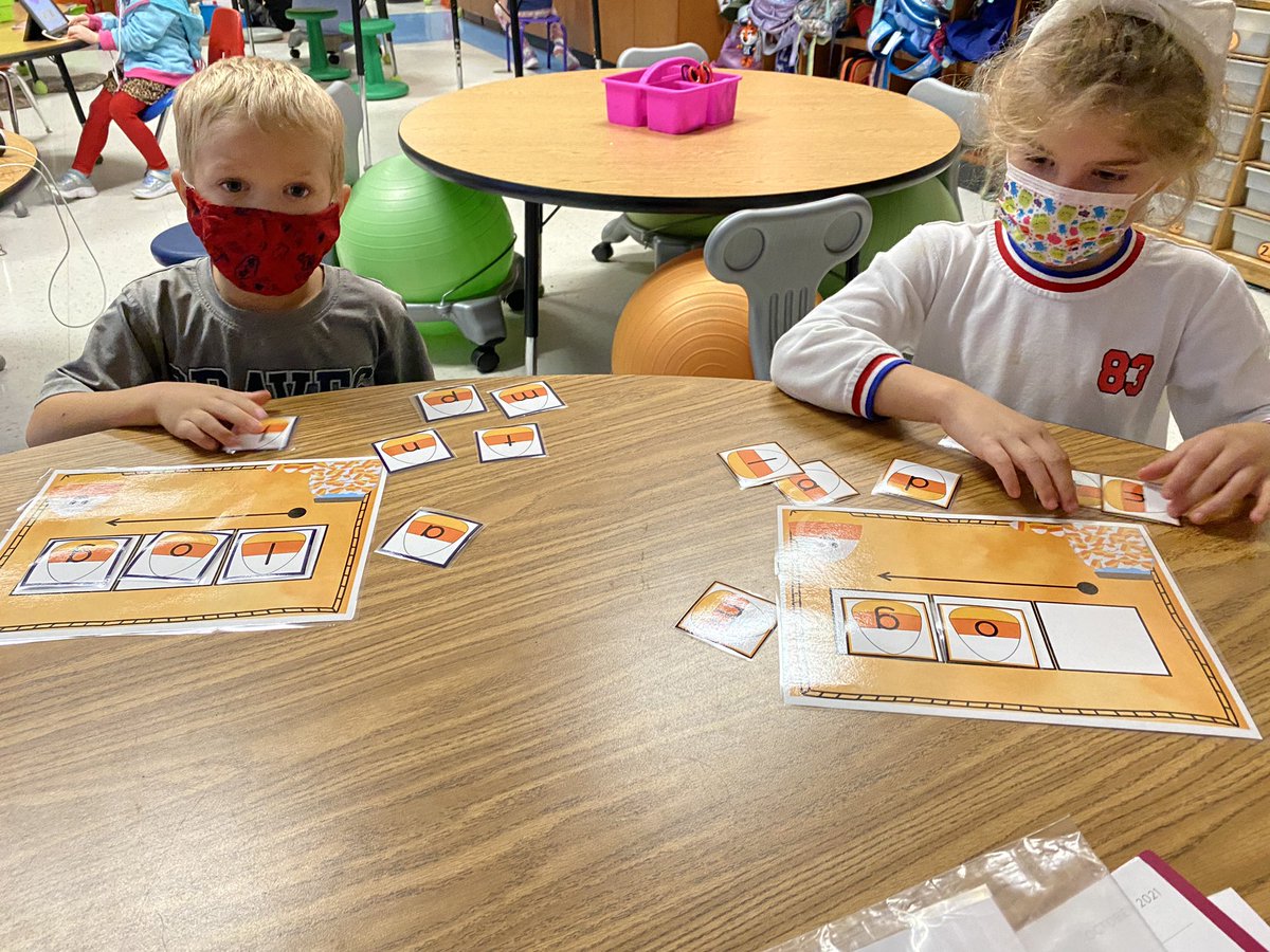 MPEFeyt's tweet photo. A little Halloween phonics fun today! @MPE_Mustangs https://t.co/wjN8fitTXI